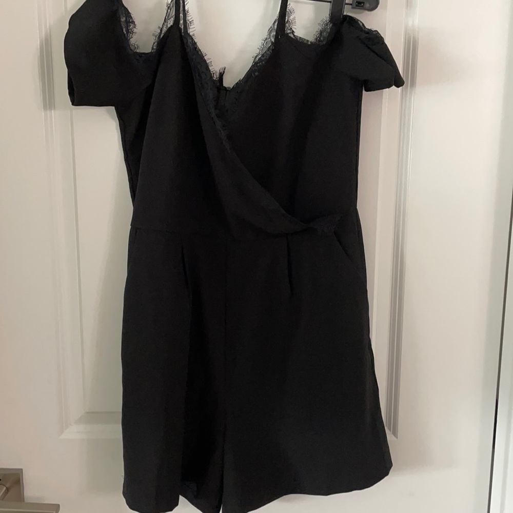 Cold shoulder Romper with pockets